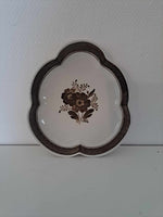 Royal Copenhagen. Brun Tranquebar, Blad asiet 19,5 cm. #924