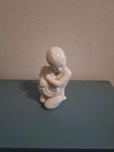 Bing & Grøndahl. Barn med søhest #2397