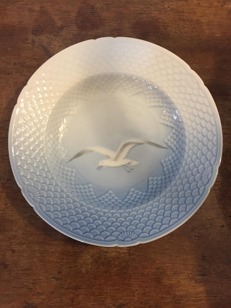 Bing & Grøndahl. Måge uden guld, Dyb tallerken 24,5 cm. #22