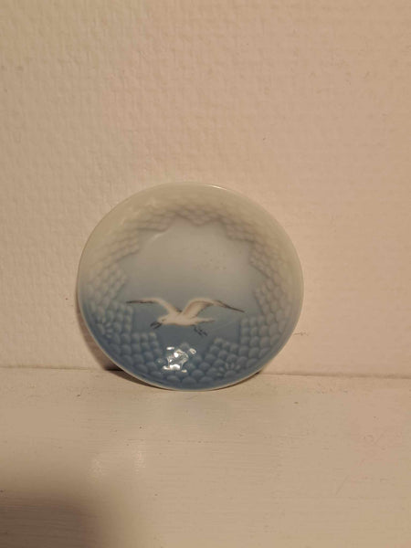 Bing & Grøndahl. Måge uden guld, Smørasiet 9,5 cm. #30