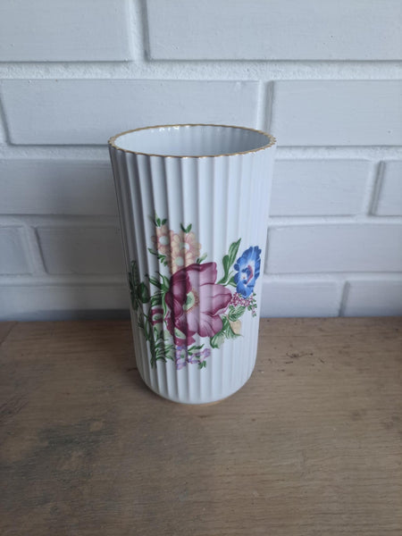 Lyngby. Vase med blomster og guldkant 20 cm.