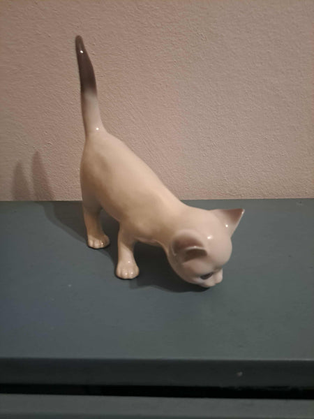 Royal Copenhagen. Hvid kat med løftet hale #507