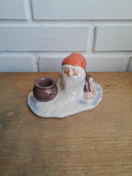 Royal Copenhagen. Nisse med lysestage #374