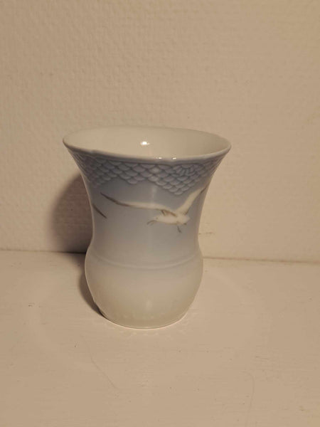 Bing & Grøndahl. Måge uden guld, Vase 10,5 cm. #191
