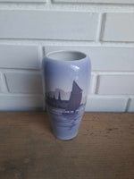 Royal Copenhagen. Vase med Kronborg slot 18 cm. #3430