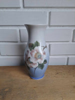 Royal Copenhagen. Vase med blomster 17,5 cm. #1630/757