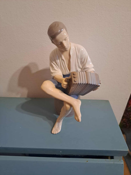 Bing & Grøndahl. Harmonikaspiller #1661