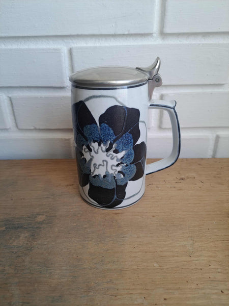 Royal Copenhagen. Krus med tin låg 15 cm. #697/3697