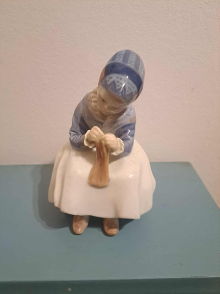 Royal Copenhagen. Amagerpige #097