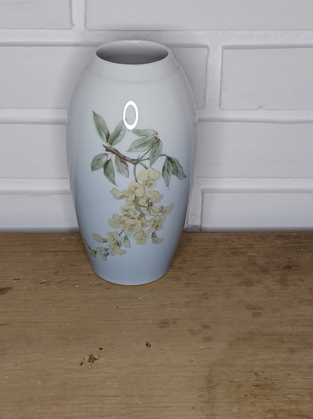 Bing & Grøndahl. Vase med guldregn 18,5 cm. #62/251