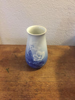 Bing & Grøndahl. Julerose, Vase 13 cm. #678