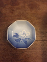 Bing & Grøndahl. Julerose, 8-kantet skål 9 cm. #331