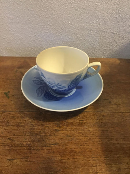 Bing & Grøndahl. Julerose, Kaffekop #305 1. sort.
