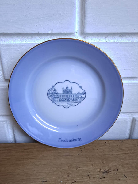 Bing & Grøndahl. Slotsstellet, Kagetallerken 17 cm. #616. Frederiksborg