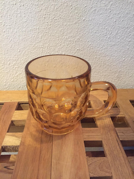 Radeberg. Presset rød/røg børnekrus 8 cm.