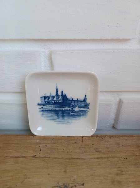 Royal Copenhagen. Platte med Kronborg 8,5 cm. #2985-11-985