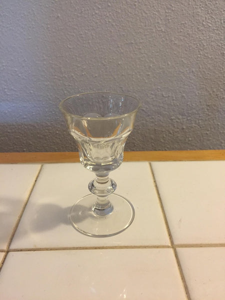 Holmegaard. Wellington, Snaps krystalglas, halv facetteret 9 cm.