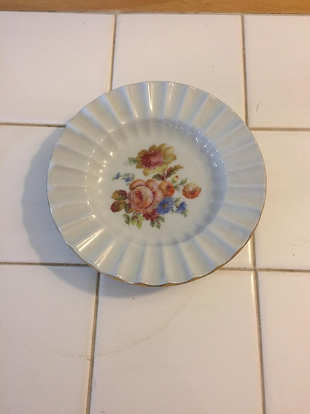 Lyngby, Skål med blomster og guldkant 15 cm.