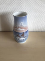 Bing & Grøndahl. Vase med fiskekutter 17,5 cm. #1302/6211