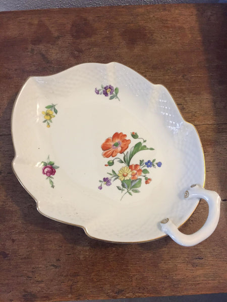 Bing & Grøndahl. Saktisk blomst creme, Asiet blad 23 cm. #199