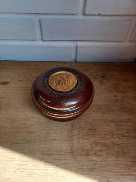 Desiree. Bonbonniere med Ringsted byskjold 11,5 cm.