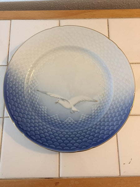 Bing & Grøndahl.  Måge med guld, Dyb tallerken 21 cm. #23