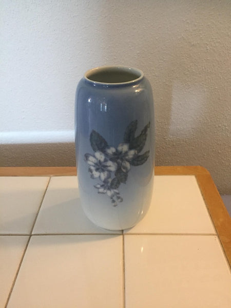 Lyngby, Vase med blomster 18 cm. #130.2.22