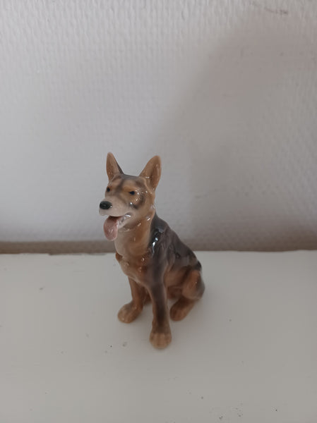 Bing & Grøndahl. Siddende Schæferhund #2197