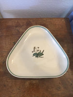 Royal Copenhagen. Hjertegræs, Fad trekantet 22,5 cm. #9721